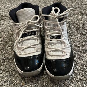 Boys, Jordan, basketball shoes size 2.5 youth